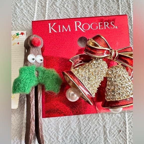 Christmas Pin Brooch Lot Of 8 Santa Stocking Holly Angel Bells Pins 0661 P - Picture 6 of 10